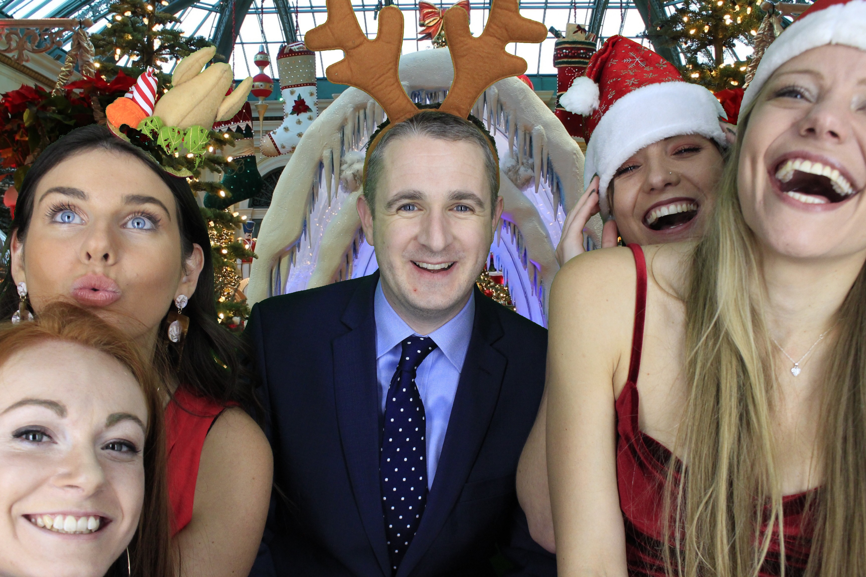 Acosta Europe Christmas Party 2018 | View more photos from the event at gallery.myphotoboothexperience.co.uk/u/MyPhotoBoothExperienceLtd/Acosta-Europe-Christmas-Party-2018